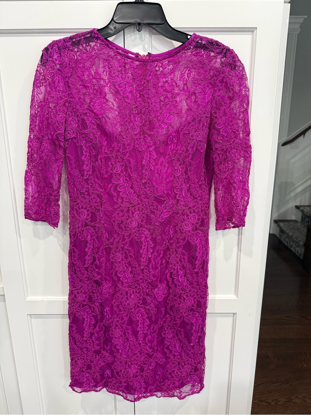 NWT Carmen Marc Valvo Botanical Berry Sheath Dress Size 8 $400 MSRP